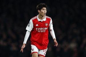 记者：富安健洋防线每个位置都表现很好，这样结束枪手生涯太可惜